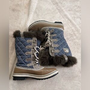 NWOT Sorel Waterproof Snow Boots
